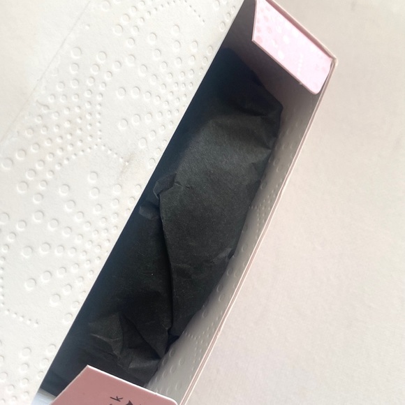 MAC 2022 Holiday Bubbles & Bows Extra Dimension Face Compact: Medium New in Box - Picture 8 of 11